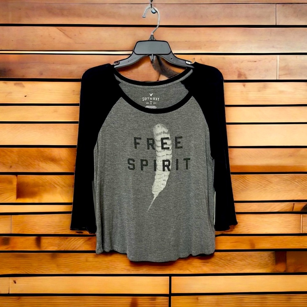 American Eagle Outfitters Women's tee